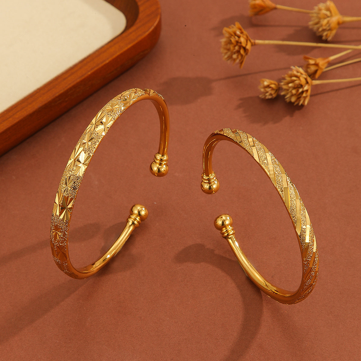 1pcs Vintage Gold-plated 18k Delicate Pattern Bracelet, Sand Gold Women's Open Bracelet