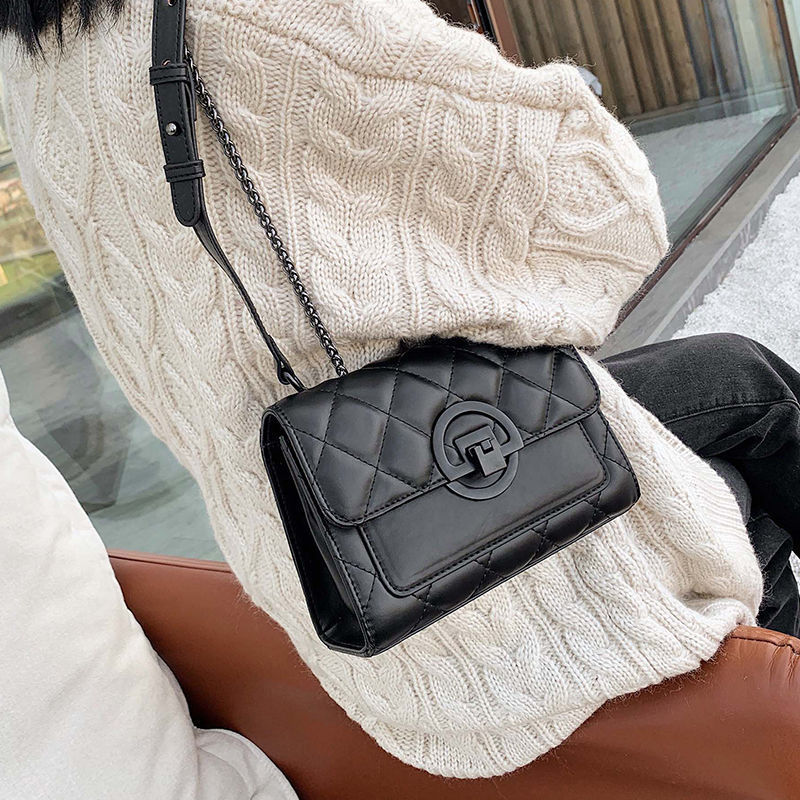 Rich Diamond Pattern Chain Bag