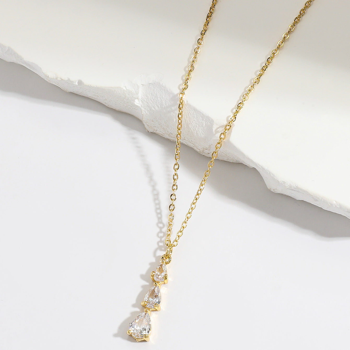 Zircon Clavicle Chain Silver or Gold Graceful Water Drop Pendant Necklace