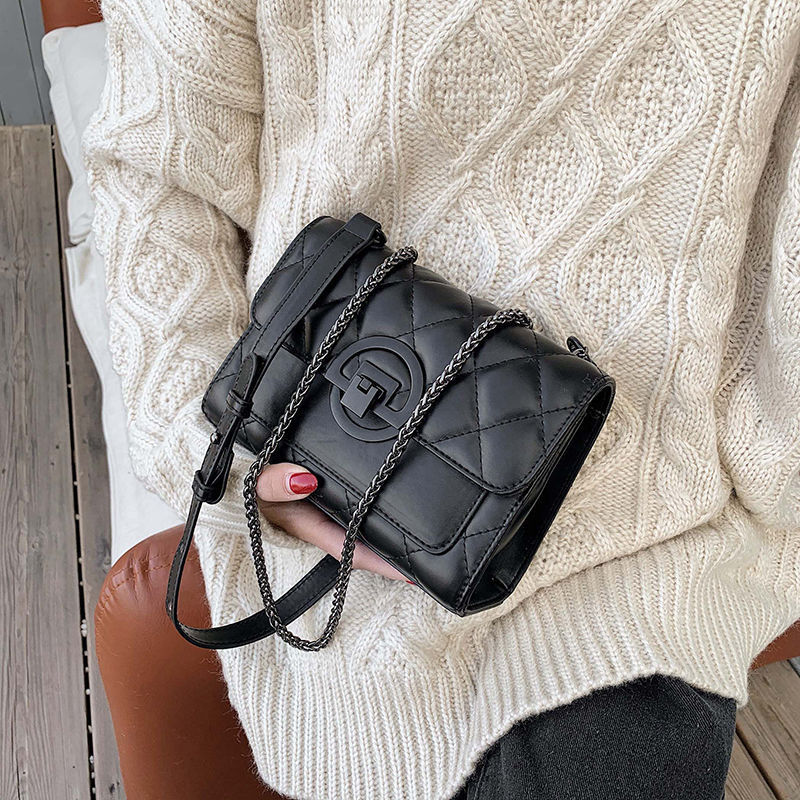 Rich Diamond Pattern Chain Bag