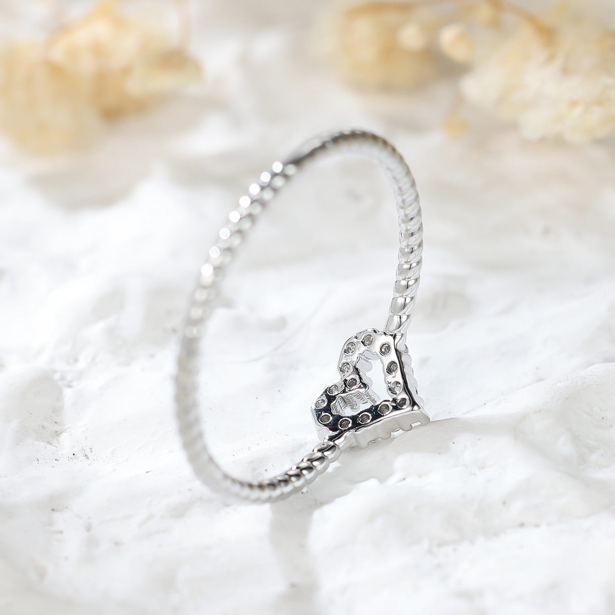 Heart Shaped White Diamond Edge Twist Hollow Ring